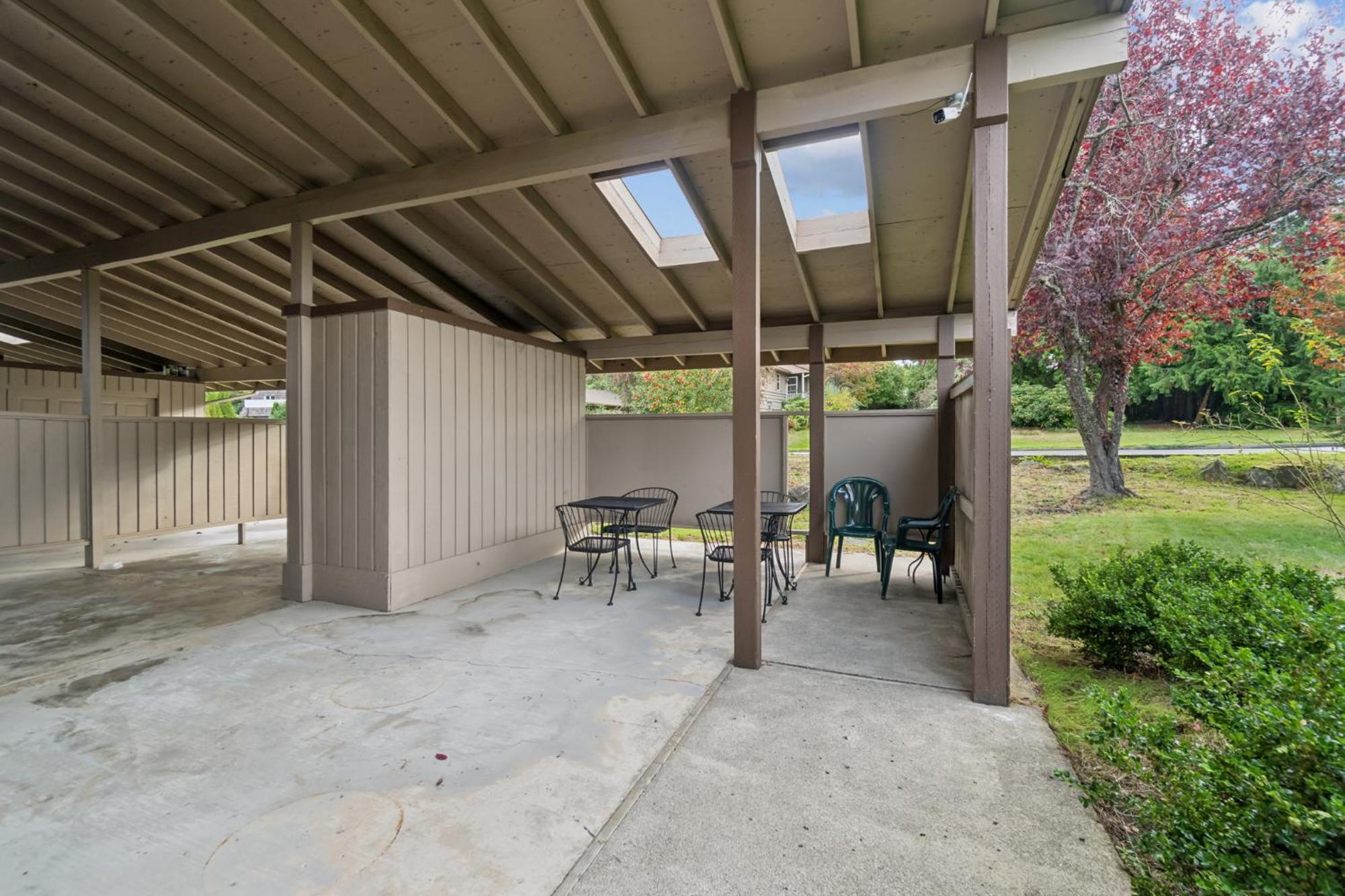 Central Bellevue Retreat Exterior photo