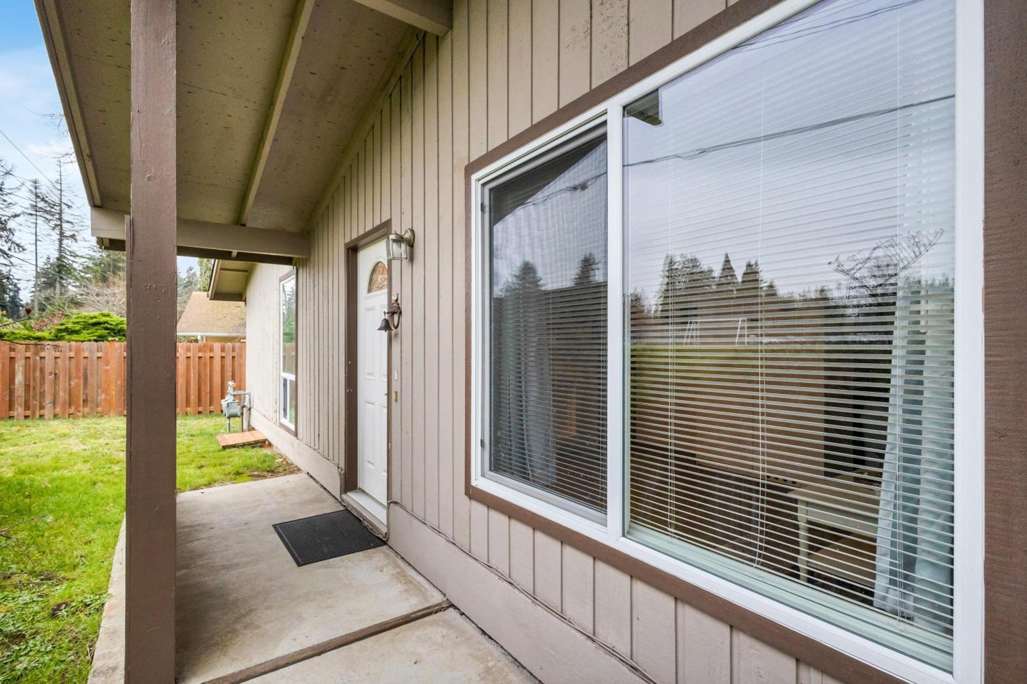 Central Bellevue Retreat Exterior photo